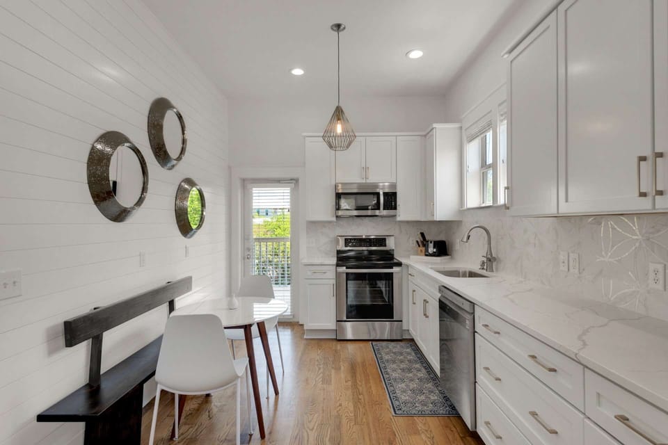 Beautifully appointed kitchen with stainless steel appliances!