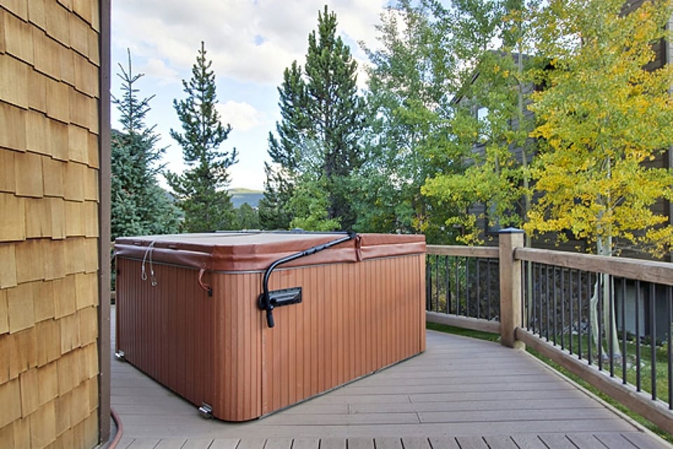 Large, beautiful hot tub!