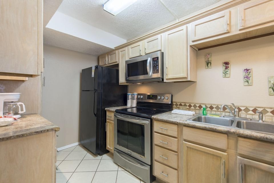 You'll have everything you need in the kitchen right at your fingertips. South Padre Island Gulfview II kitchen are fully equipped, and for everything else, stock up at Blue Marlin grocery store!