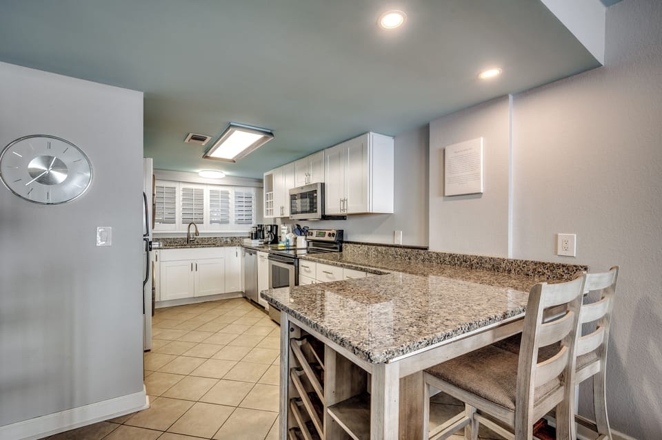 Kitchen is nice and large!