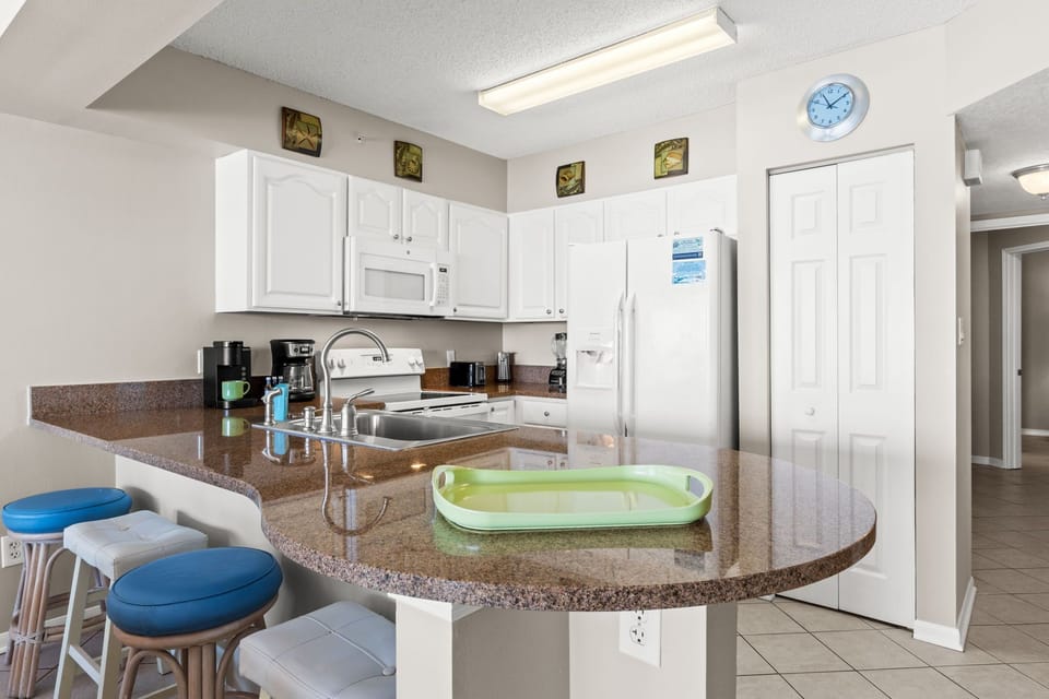 Kitchen Island - Grab a quick snack or keep the cook company!