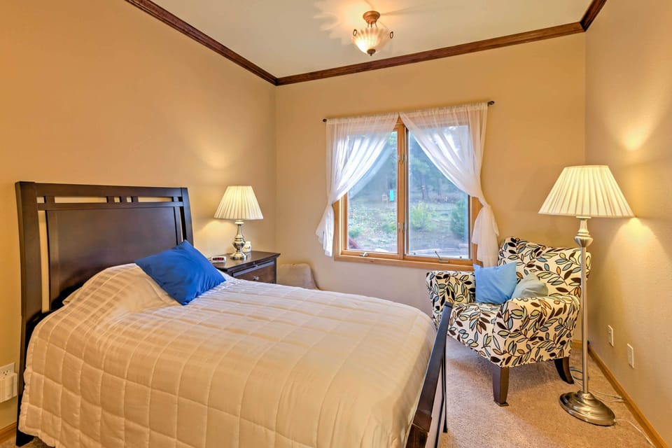 Bedroom 6 | Twin Bed | 1st Floor