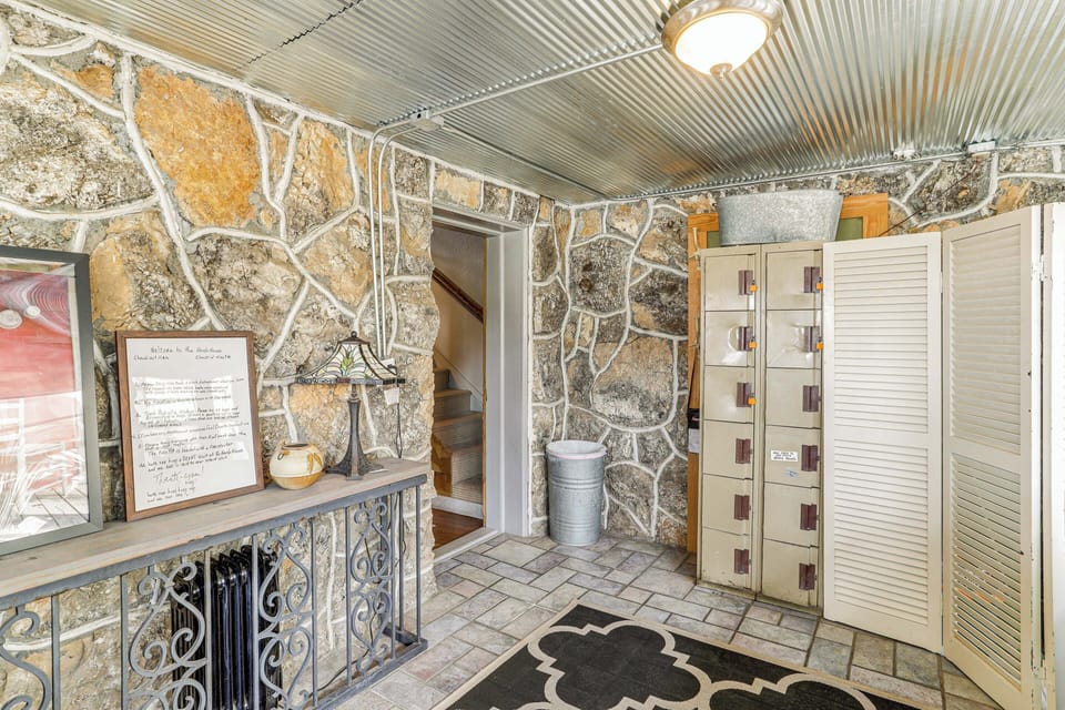 Mud Room | Washer & Dryer