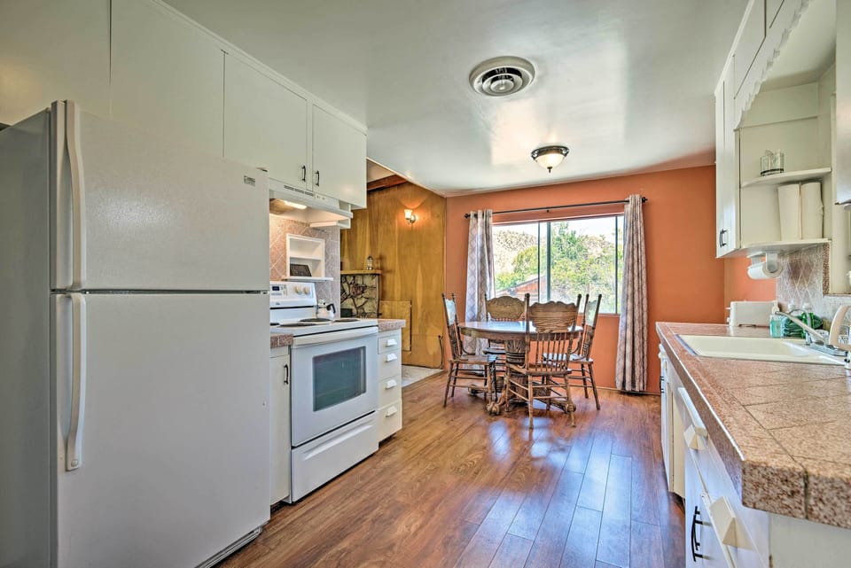 Kitchen | Dining Table | Dishware & Flatware Provided