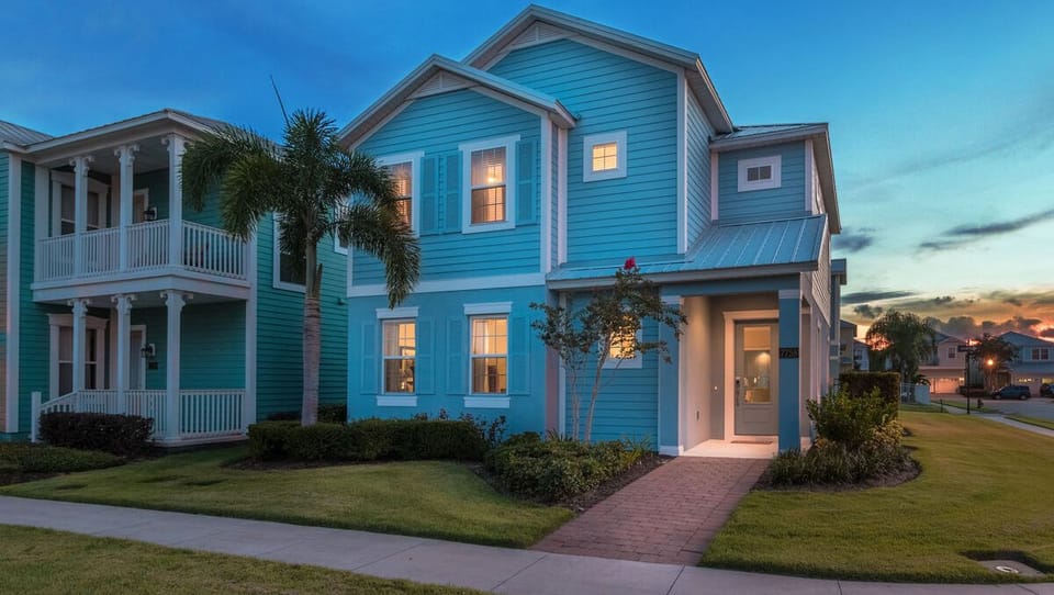 Key West-style 5 Bedroom Pool Home