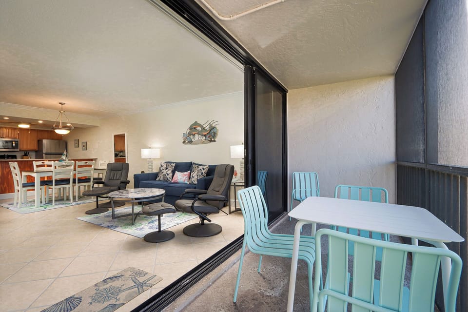 Screeened lanai with small dining table