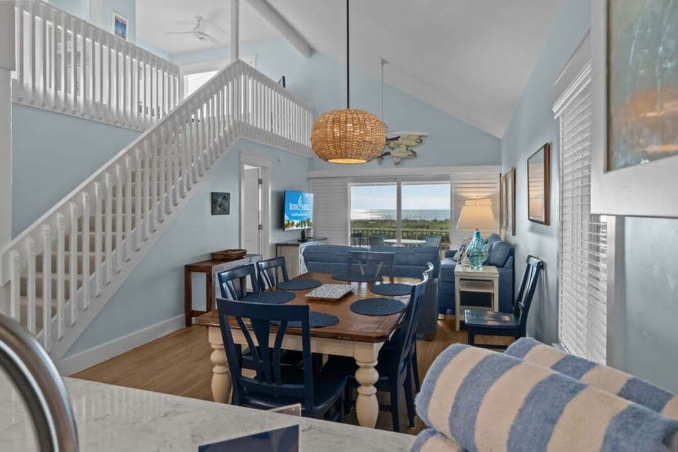 Open concept kitchen, dining, and living areas