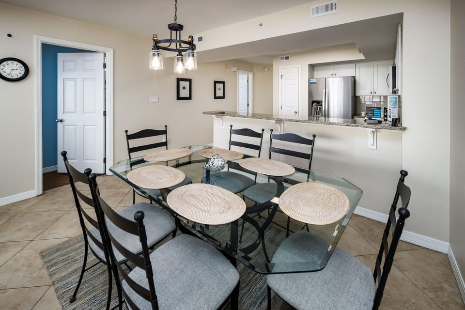 Dining area - Enjoy your beach front meals!