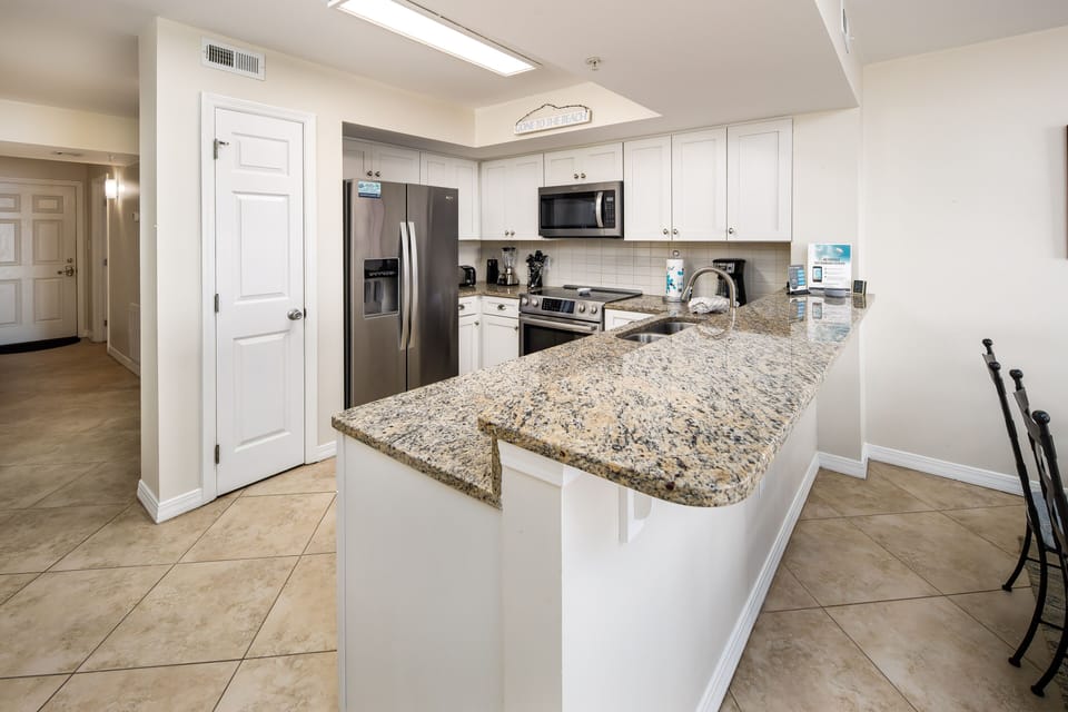Kitchen - Fully equipped kitchen for all of your cooking needs