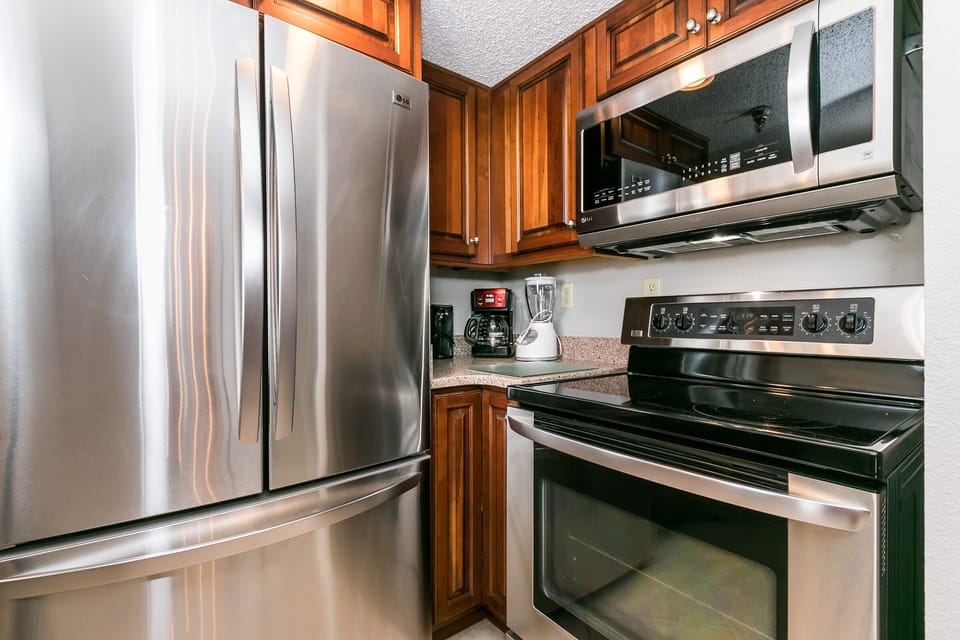 Kitchen - Stainless steel appliances and beautiful wooden cabinetry