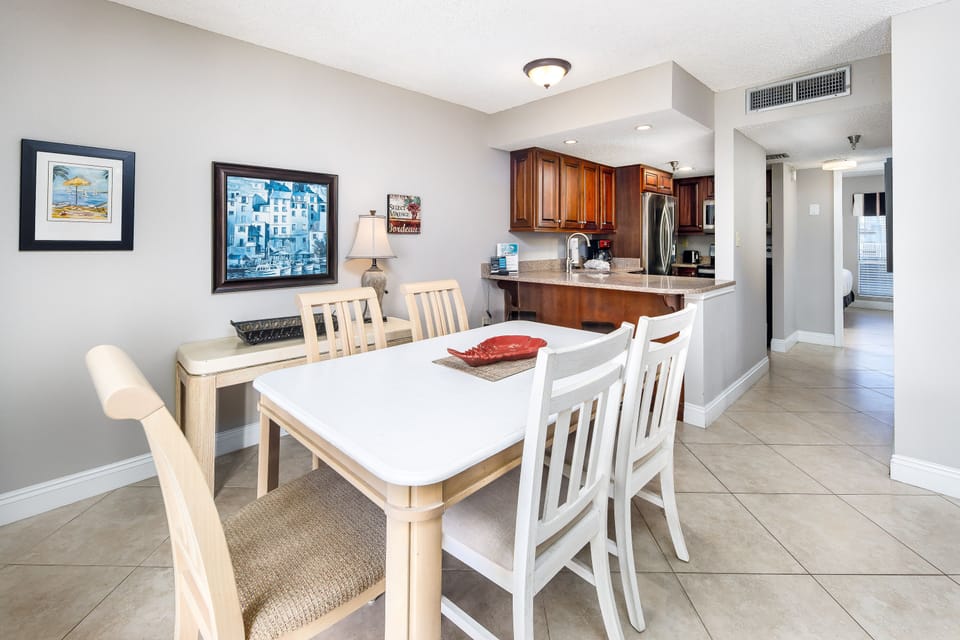 Dining Area - The dining room table located next to the kitchen for your convenience