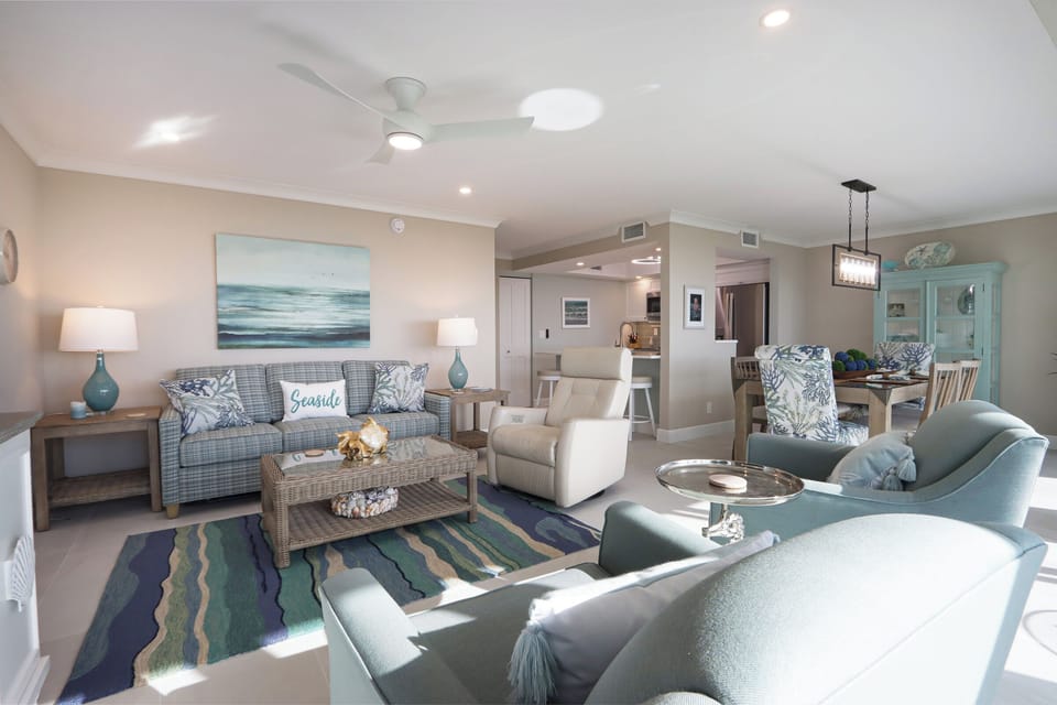 Living area with wall-mounted SmartTV