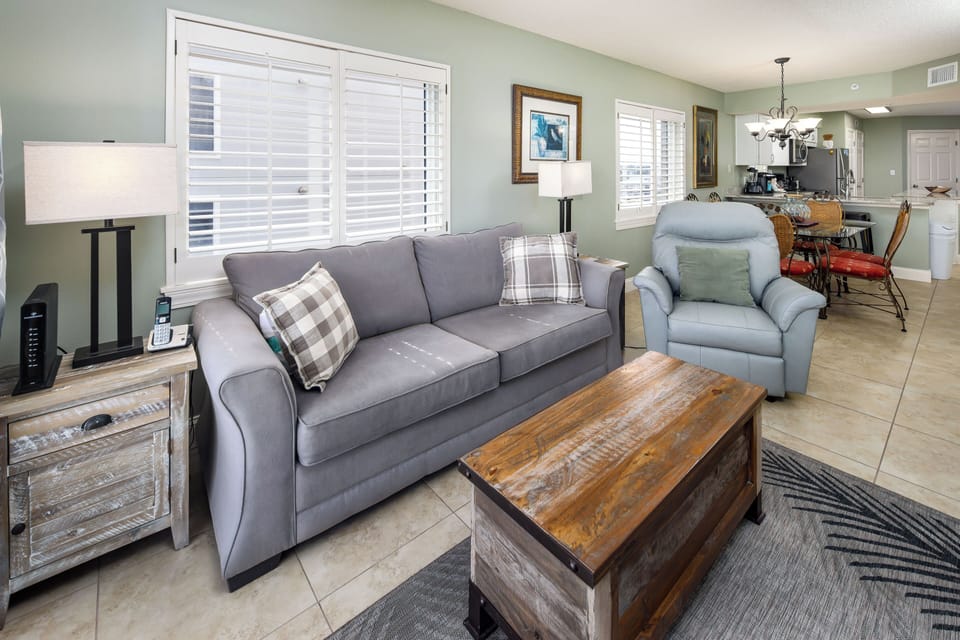 Living Room - Lots of comfortable seating - the sofa pulls out to be a queen size sleeper!