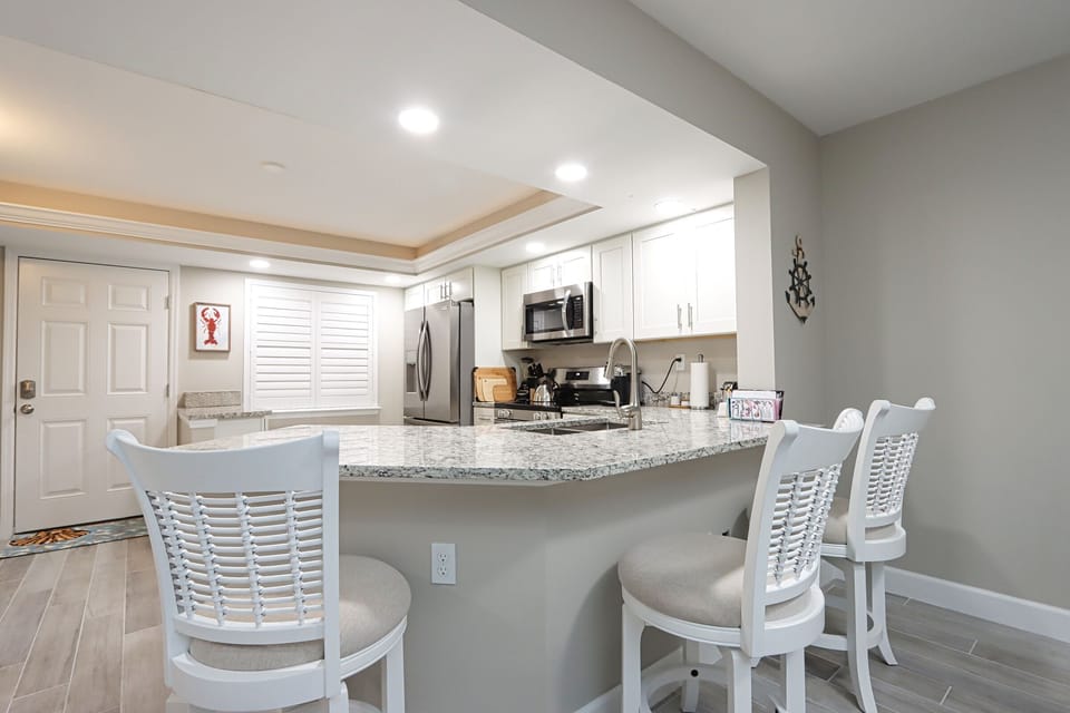 Kitchen with counter seating
