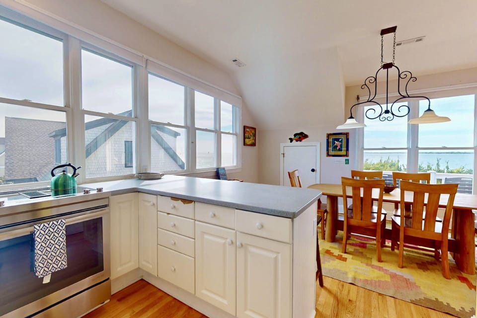 Along with views of Old Baldy from the kitchen, enjoy views of the ocean while making & eating breakfast, lunch & dinner