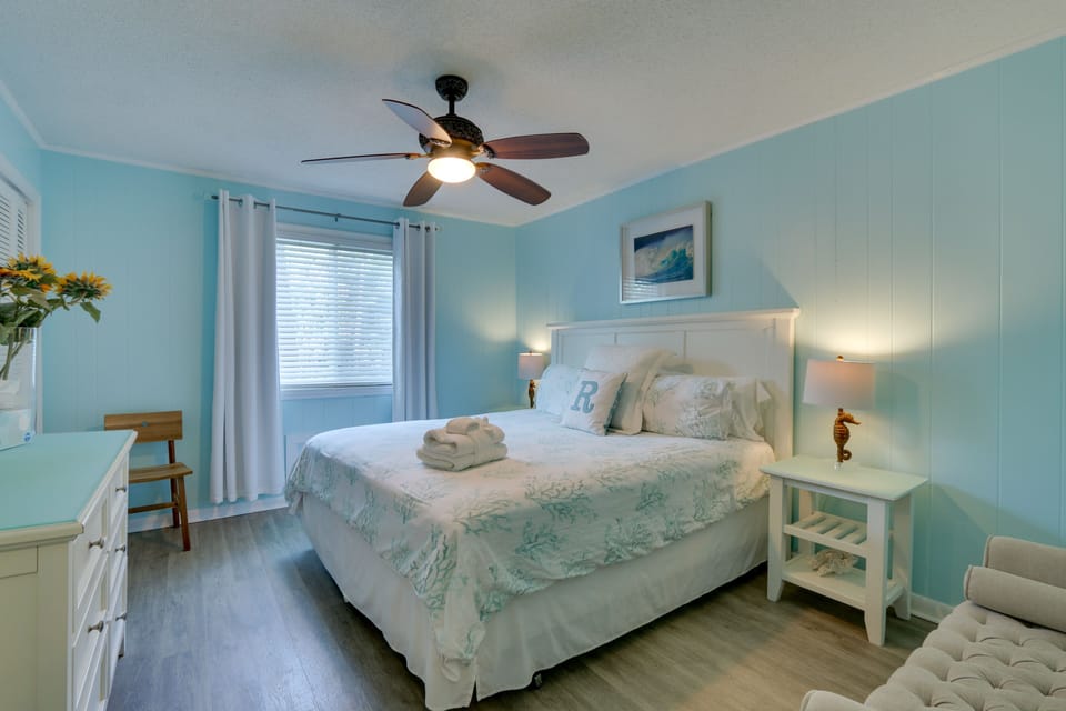 Bedroom 1 | King Bed | Linens Provided