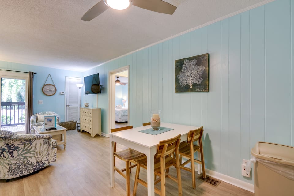 Dining Space | Dishware & Flatware Provided