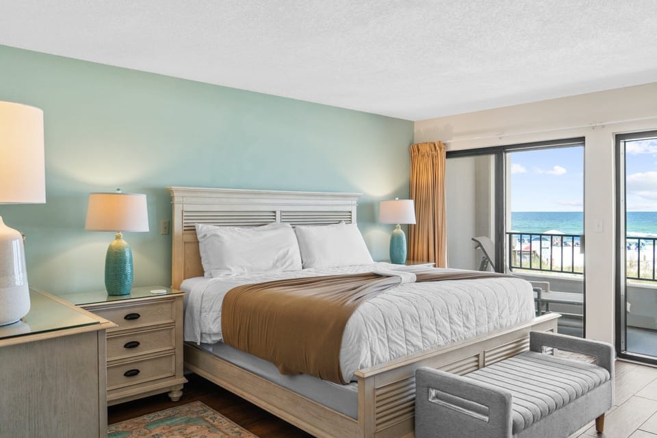 Master Bedroom - Master bedroom RIGHT ON THE GULF!
