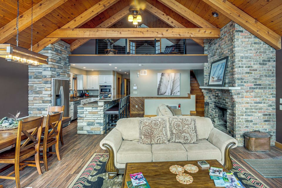 Living Room | Free WiFi | Central A/C | Main Floor