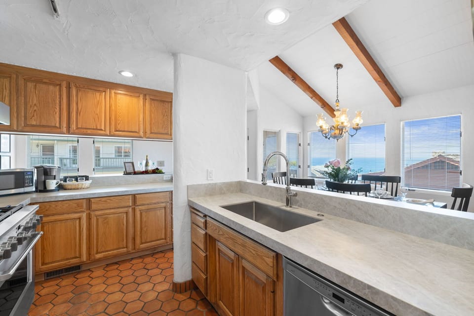 Fully Equipped Chef's Kitchen