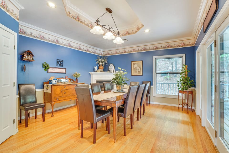 Dining Area | Gas Fireplace