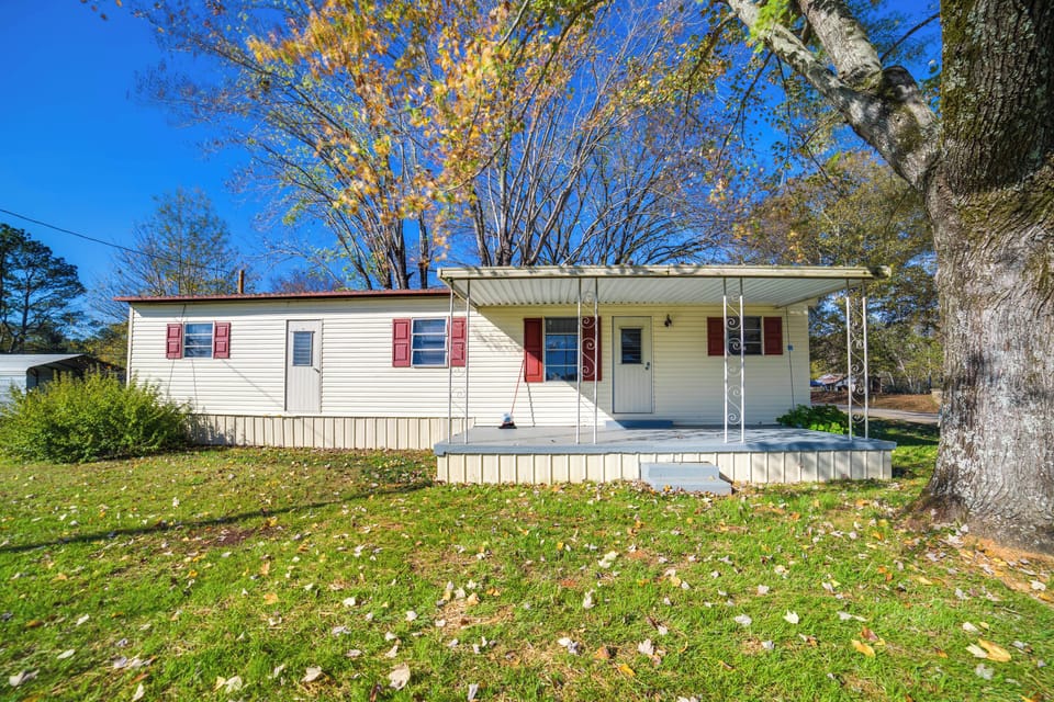 Waterloo Vacation Rental | 2BR | 1.5BA | 750 Sq Ft | 4 Steps Required to Access