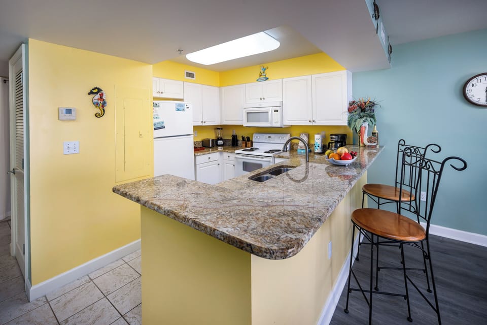 Breakfast Bar - Additional seating at the breakfast bar are convenient for a quick snack or beverage.