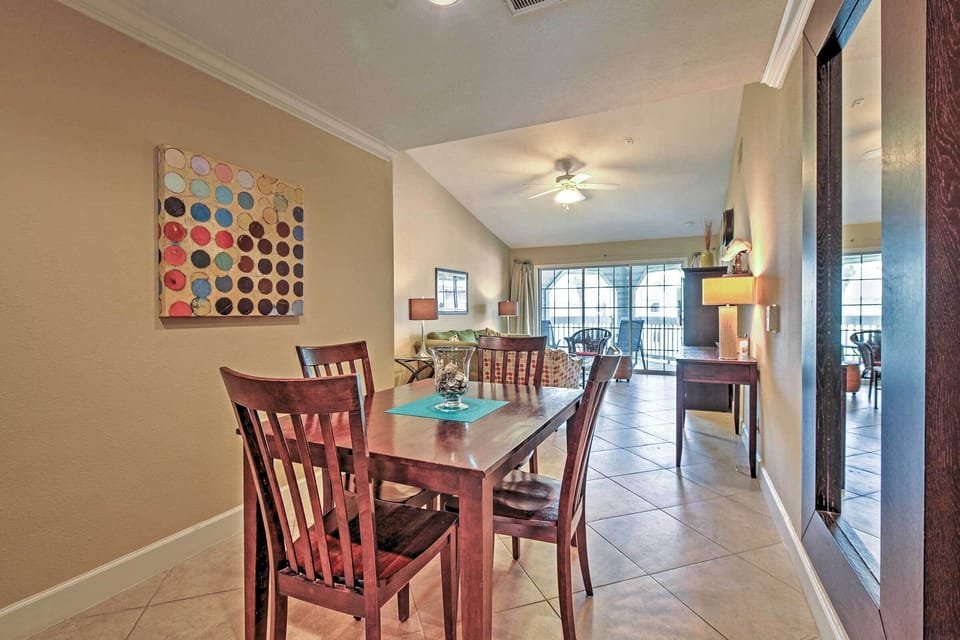 Dining Area | Dishes & Flatware Provided