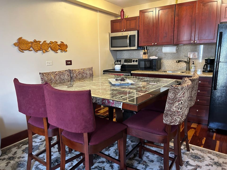 Full Kitchen Large dining table.
