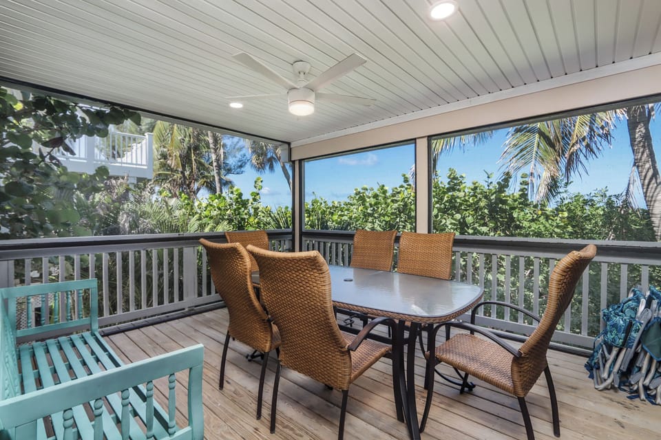 Screened lanai with outdoor dining table