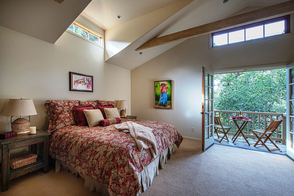 Bedroom #1, King Bed, TV, Balcony, En Suite Bathroom