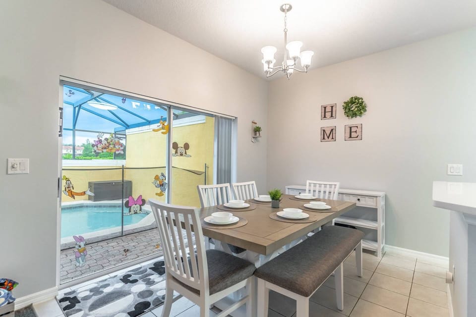Dining area with seating for 6 and access to the private pool!