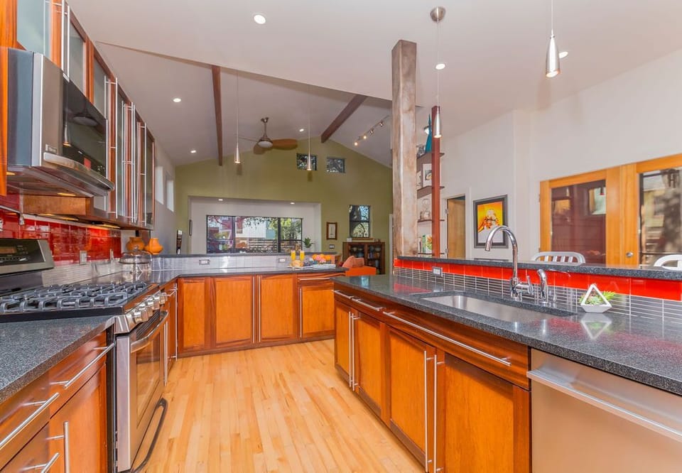Kitchen - Walker Luxury Vacation Rentals