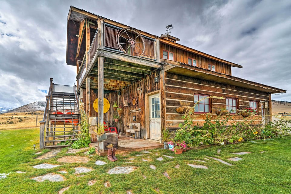 House Exterior | Gravel Driveway (Ample Parking)