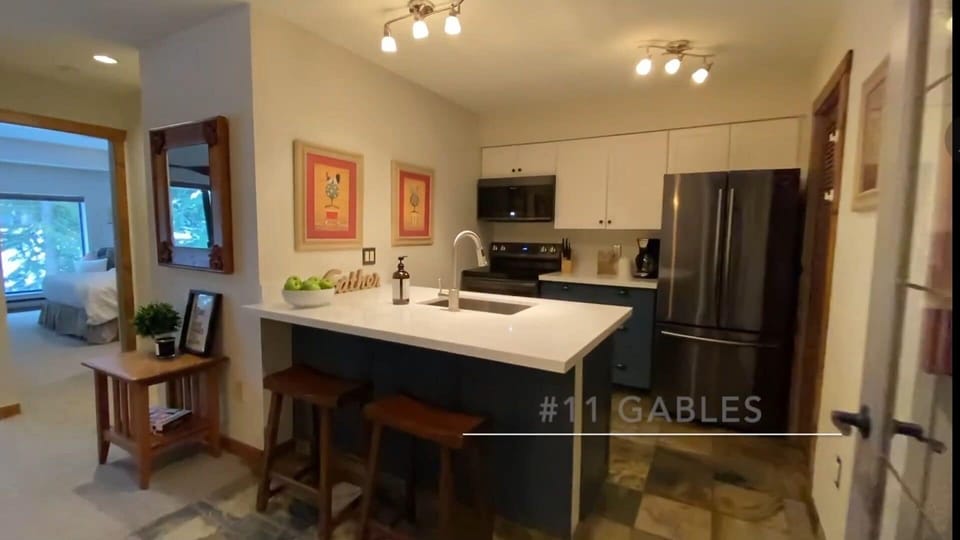 Kitchen - Well equipped kitchen with all the tools you need! Dishwasher built in.