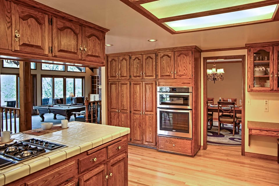 Fully Equipped Kitchen | Trash Bags/Paper Towels