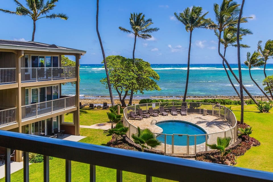 Beautiful Oceanfront Views from 3rd (top) floor Lanai