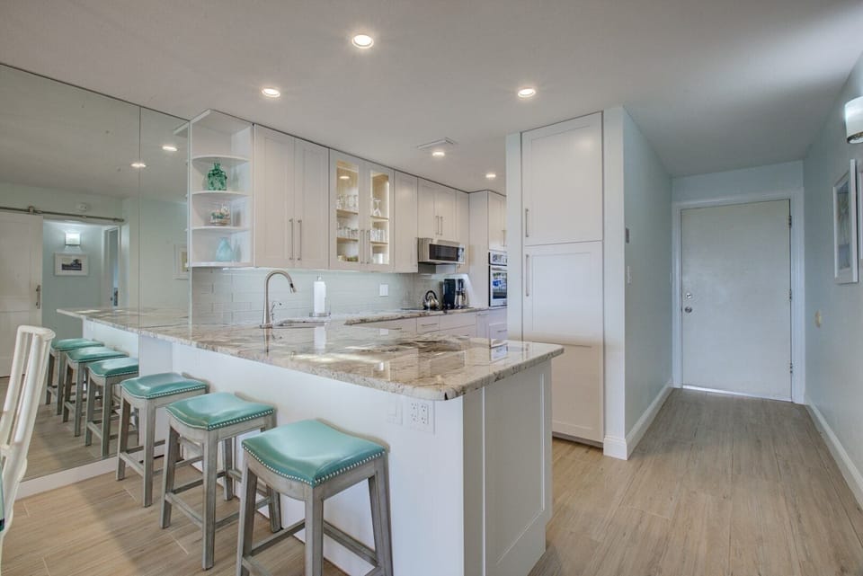 Brand new Kitchen & appliances with granite