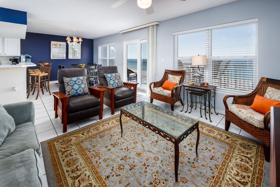 Living Room - Enjoy this colorful & spacious living room with plenty of seats for everyone!