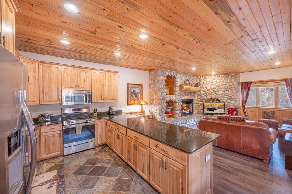 Gourmet kitchen features granite counters, attractive cupboards & stainless steel appliances (french door fridge, microwave, dishwasher, stove).