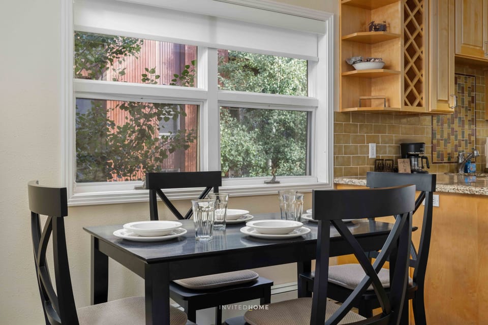 Dining Room - Summer