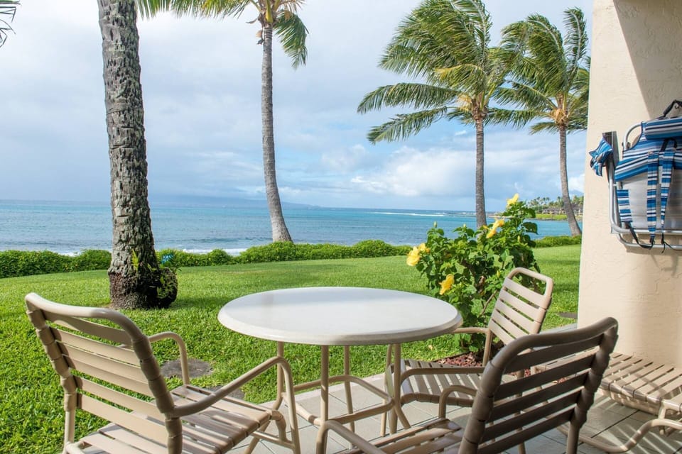 Lanai with Oceanfront Views...Look for Whales in Season!