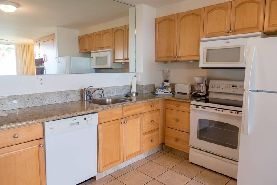 Kitchen ready to cook and enjoy all the comforts of home!
