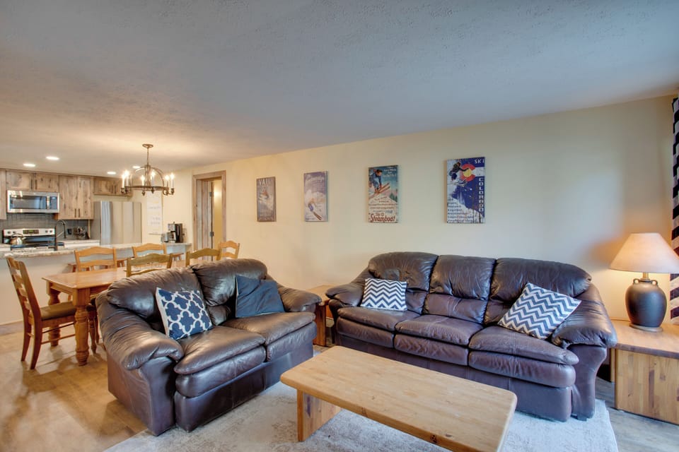 Living Area | Cable TV | DVD Player | Free WiFi