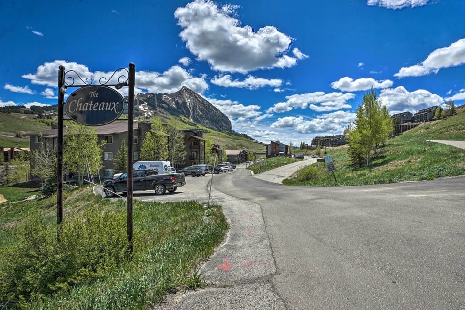 Chateaux Condominiums