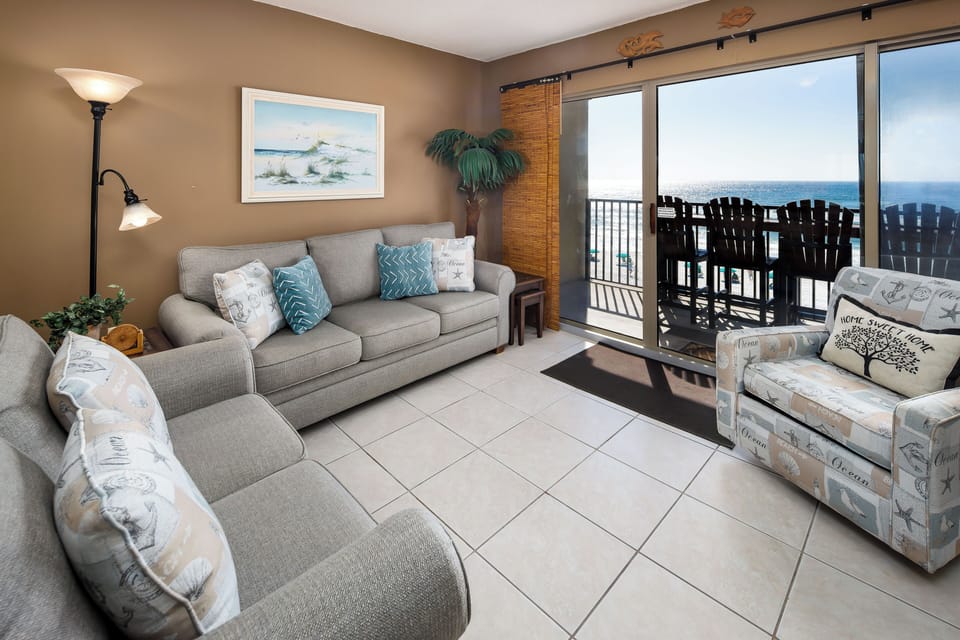 Living Area right on the Gulf - Kick back and relax in this AMAZING 1BR/1BA 4th floor unit. With an amazing unit, comes an amazing view.