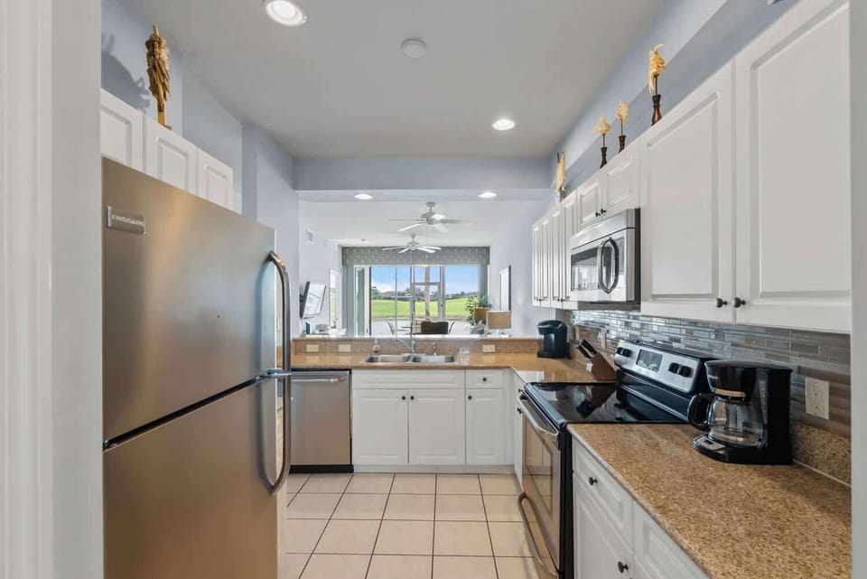 Fully Stocked Kitchen with all the Amenities! Perfect for Home Cooked Meals!