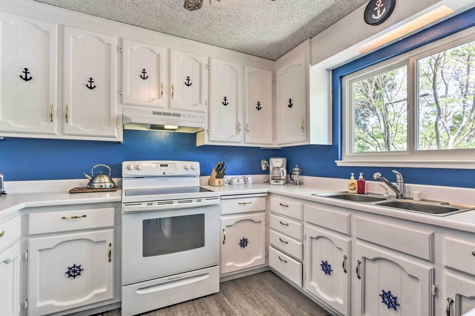 Fully Equipped Kitchen | Drip Coffee Maker | Wok | Food Processor