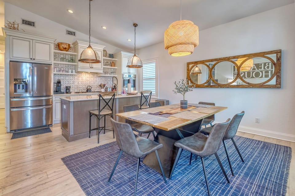 Kitchen Dining area