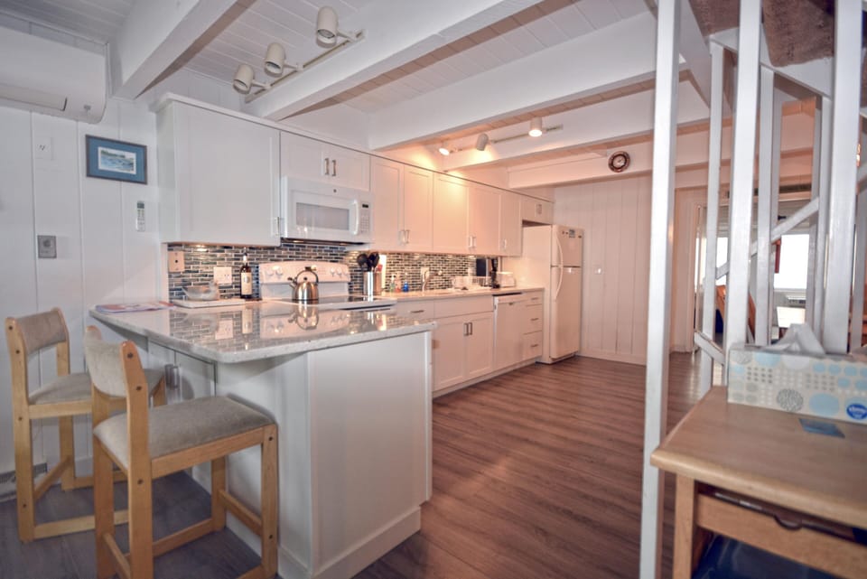 KITCHEN-AERA